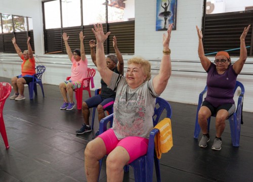 Ginástica Ritmica com grupo "Alegria de Viver" do Trabalho Social com Idosos