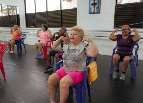 Ginástica Ritmica com grupo "Alegria de Viver" do Trabalho Social com Idosos