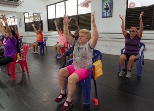 Ginástica Ritmica com grupo "Alegria de Viver" do Trabalho Social com Idosos