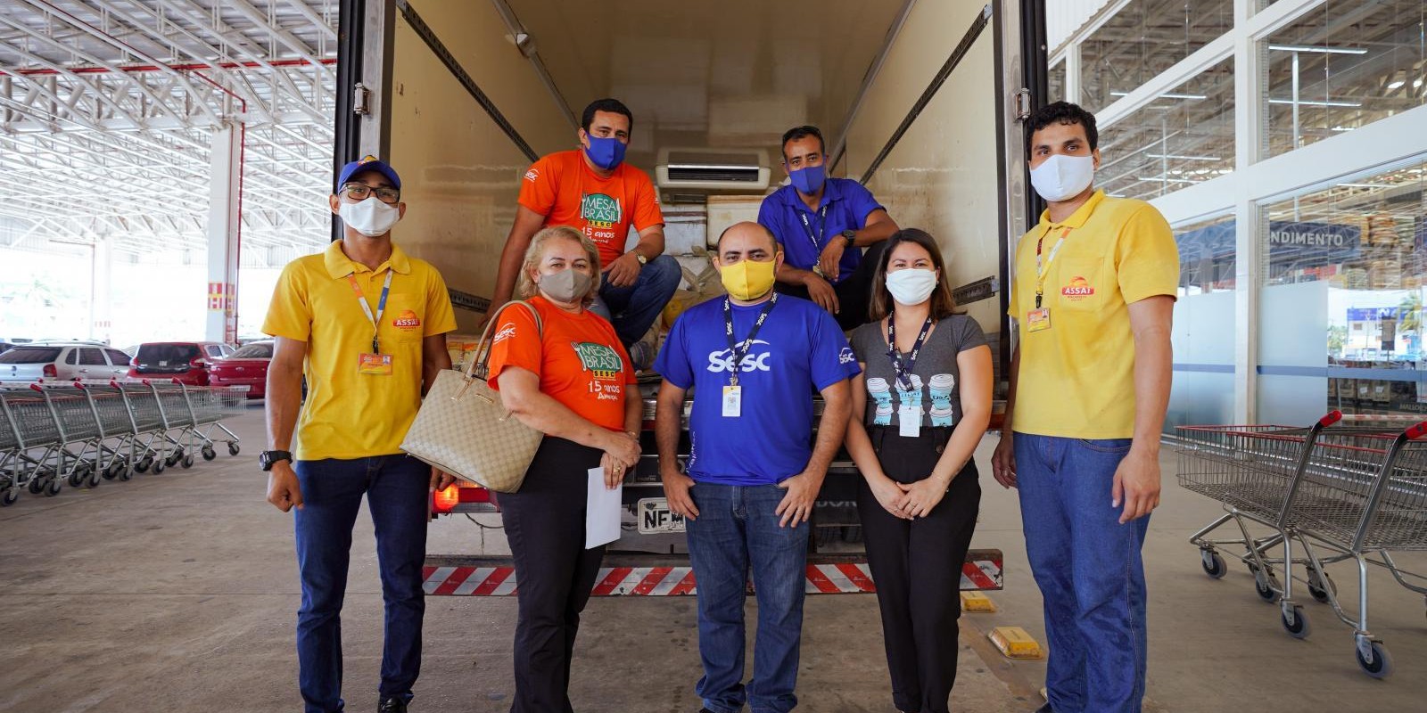Mesa Brasil recebe doação de quase 2 toneladas de alimentos de rede atacadista